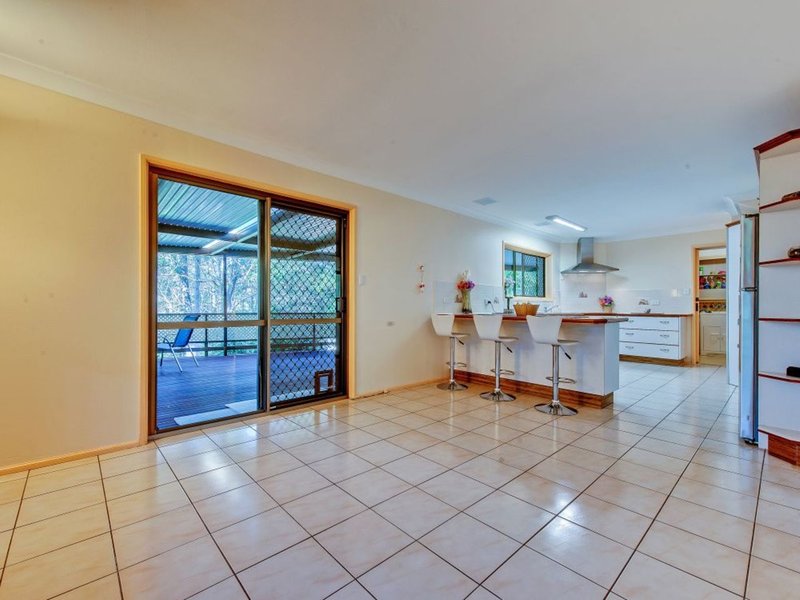 Photo - 10 Hallett Avenue, Camira QLD 4300 - Image 5