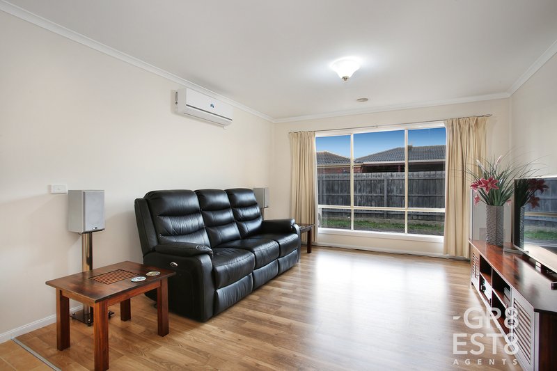 Photo - 10 Hampshire Drive, Narre Warren South VIC 3805 - Image 3