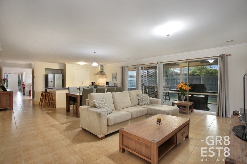 Photo - 10 Hampshire Drive, Narre Warren South VIC 3805 - Image 6