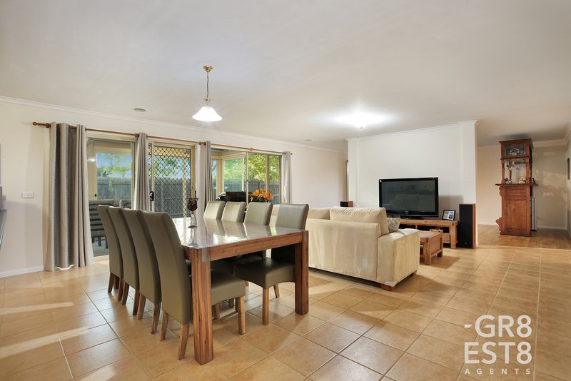 Photo - 10 Hampshire Drive, Narre Warren South VIC 3805 - Image 7