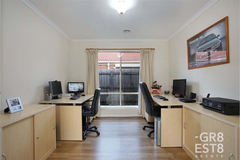 Photo - 10 Hampshire Drive, Narre Warren South VIC 3805 - Image 10