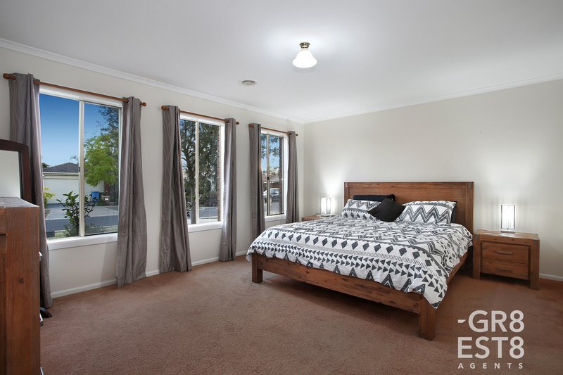 Photo - 10 Hampshire Drive, Narre Warren South VIC 3805 - Image 11