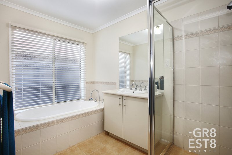 Photo - 10 Hampshire Drive, Narre Warren South VIC 3805 - Image 15