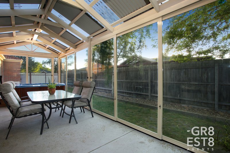 Photo - 10 Hampshire Drive, Narre Warren South VIC 3805 - Image 16