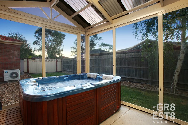 Photo - 10 Hampshire Drive, Narre Warren South VIC 3805 - Image 17