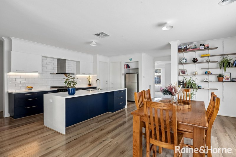 Photo - 10 Hanrahan Street, Gisborne VIC 3437 - Image 4