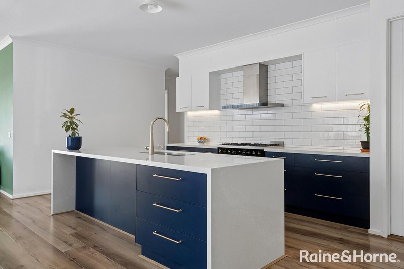 Photo - 10 Hanrahan Street, Gisborne VIC 3437 - Image 5