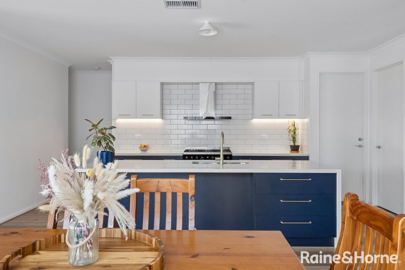 Photo - 10 Hanrahan Street, Gisborne VIC 3437 - Image 7