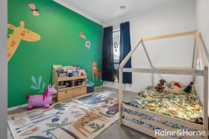 Photo - 10 Hanrahan Street, Gisborne VIC 3437 - Image 16