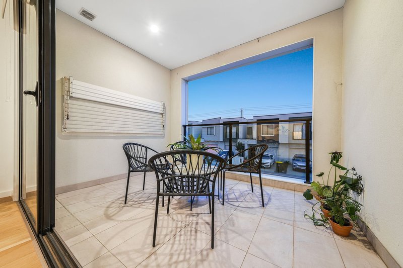 Photo - 10 Hardy Loop, Keysborough VIC 3173 - Image 11