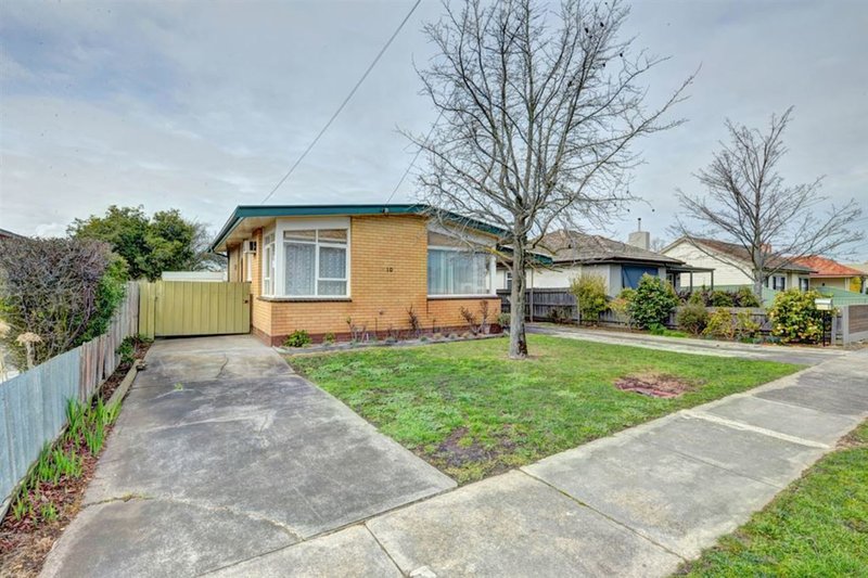 Photo - 10 Harold Street, Wendouree VIC 3355 - Image 11