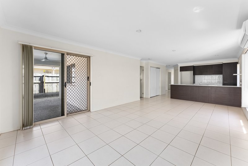 Photo - 10 Hartley Crescent, North Lakes QLD 4509 - Image 4