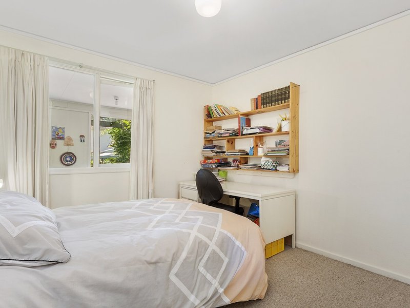 Photo - 10 Hartog Street, Griffith ACT 2603 - Image 8