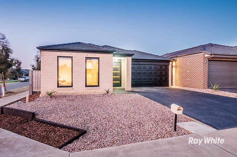 10 Harvard Street, Cranbourne West VIC 3977