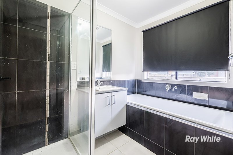 Photo - 10 Harvard Street, Cranbourne West VIC 3977 - Image 16