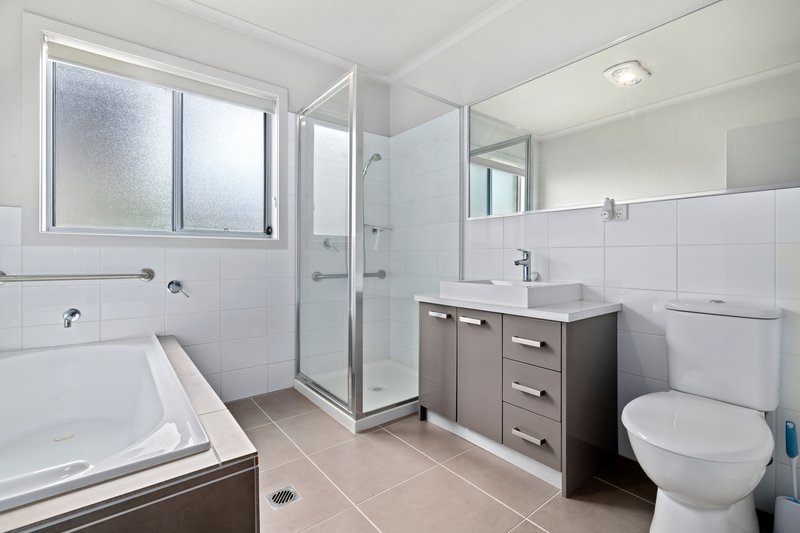 Photo - 10 Hatton Dr , Yass NSW 2582 - Image 13