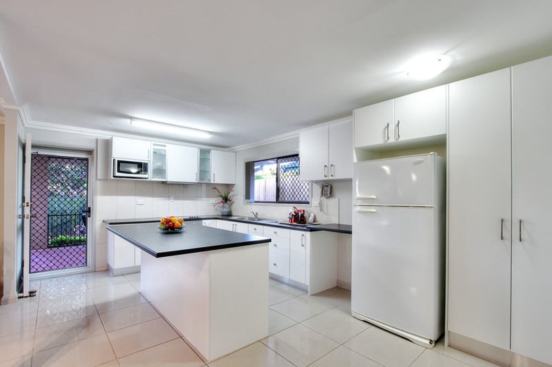 Photo - 10 Hawdon Crescent, Springwood QLD 4127 - Image 4