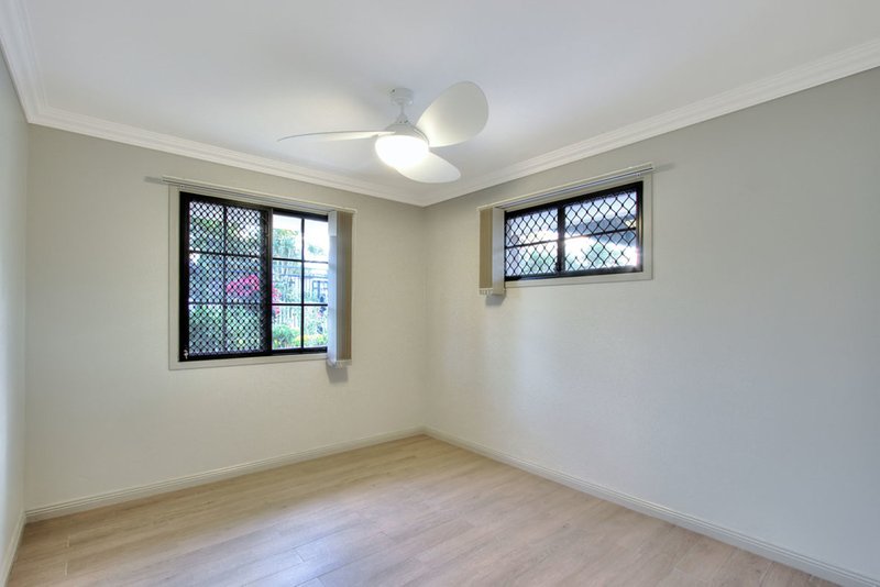 Photo - 10 Hawdon Crescent, Springwood QLD 4127 - Image 6