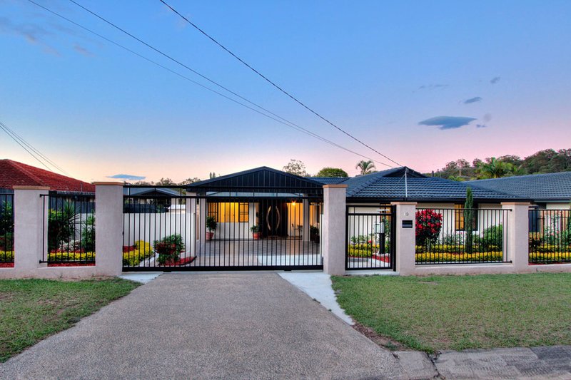 Photo - 10 Hawdon Crescent, Springwood QLD 4127 - Image 12