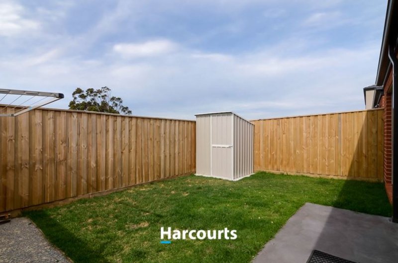 Photo - 10 Hawkshead Place, Cranbourne North VIC 3977 - Image 11