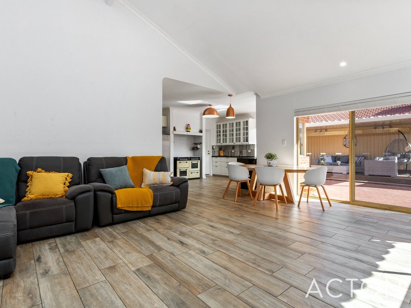 Photo - 10 Hayward Parade, Coogee WA 6166 - Image 4