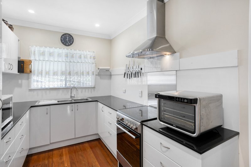 Photo - 10 Heather Street, Clontarf QLD 4019 - Image 3