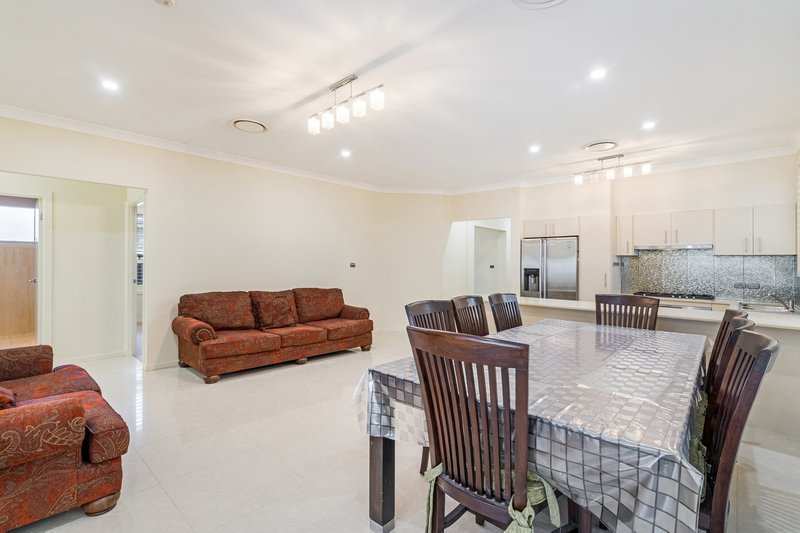 Photo - 10 Hemsworth Avenue, Middleton Grange NSW 2171 - Image 10