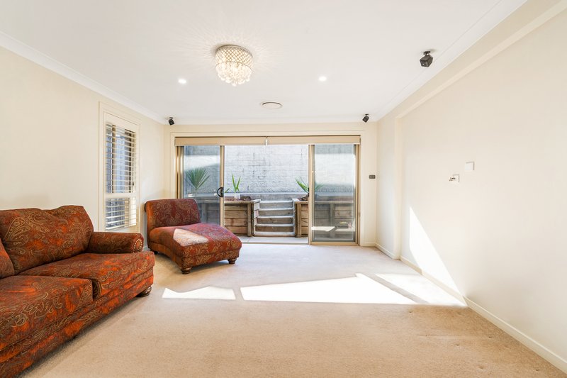 Photo - 10 Hemsworth Avenue, Middleton Grange NSW 2171 - Image 11