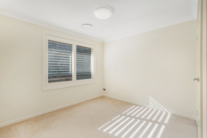 Photo - 10 Hemsworth Avenue, Middleton Grange NSW 2171 - Image 13