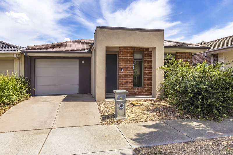 Photo - 10 Heracles Lane, Cranbourne West VIC 3977 - Image 1