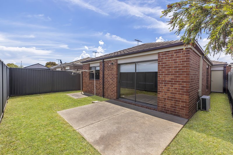 Photo - 10 Heracles Lane, Cranbourne West VIC 3977 - Image 2