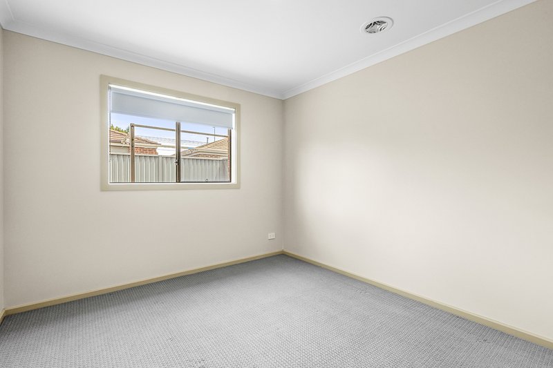 Photo - 10 Heracles Lane, Cranbourne West VIC 3977 - Image 9
