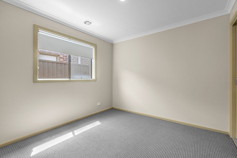 Photo - 10 Heracles Lane, Cranbourne West VIC 3977 - Image 11