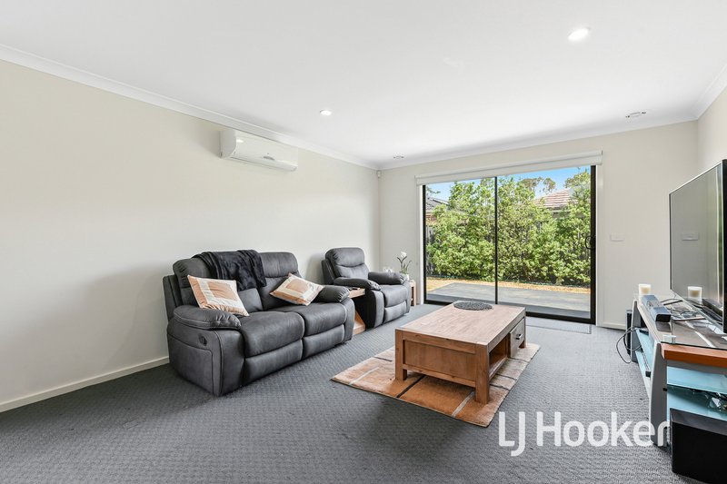 Photo - 10 Hestia Avenue, Cranbourne West VIC 3977 - Image 2