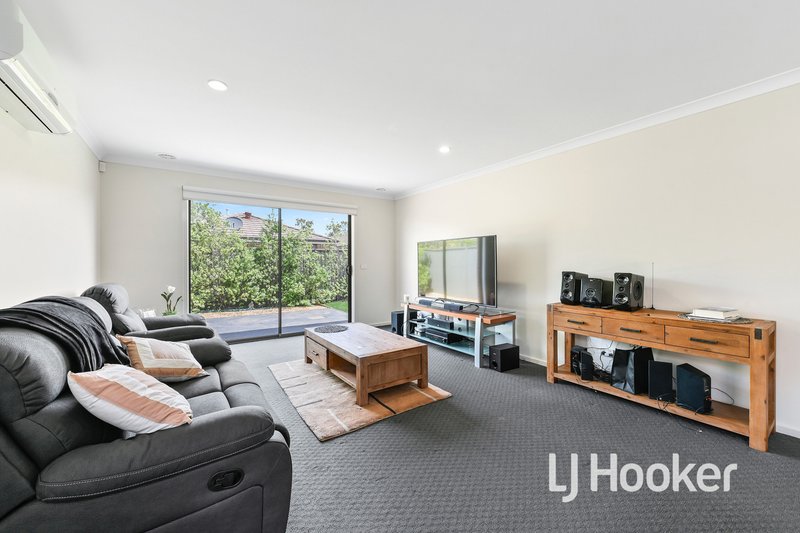 Photo - 10 Hestia Avenue, Cranbourne West VIC 3977 - Image 3