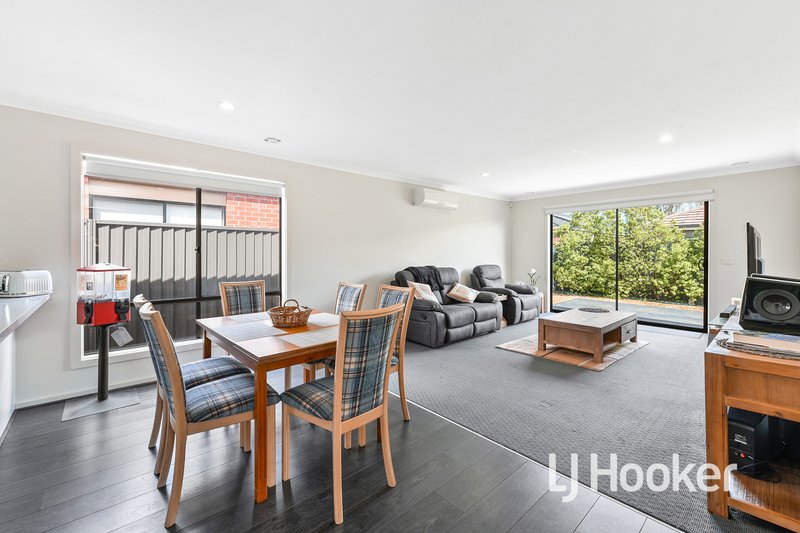 Photo - 10 Hestia Avenue, Cranbourne West VIC 3977 - Image 5