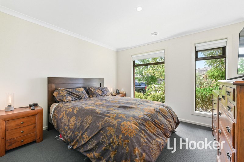 Photo - 10 Hestia Avenue, Cranbourne West VIC 3977 - Image 8