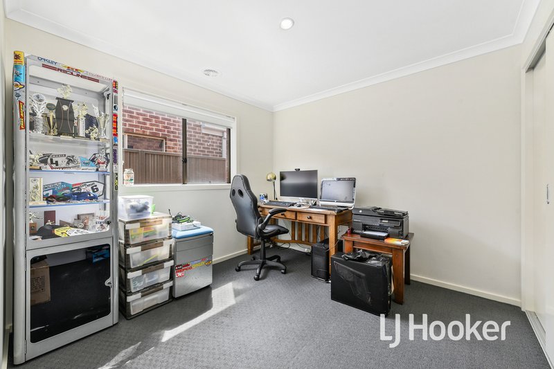 Photo - 10 Hestia Avenue, Cranbourne West VIC 3977 - Image 9