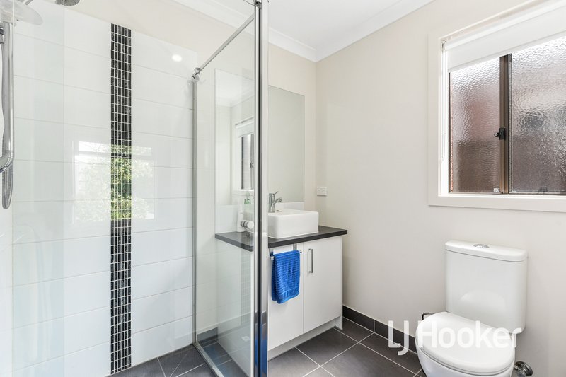 Photo - 10 Hestia Avenue, Cranbourne West VIC 3977 - Image 11