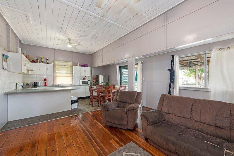 Photo - 10 Hicks Street, Burnett Heads QLD 4670 - Image 4