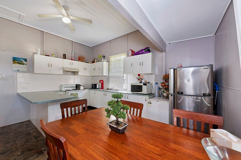 Photo - 10 Hicks Street, Burnett Heads QLD 4670 - Image 6