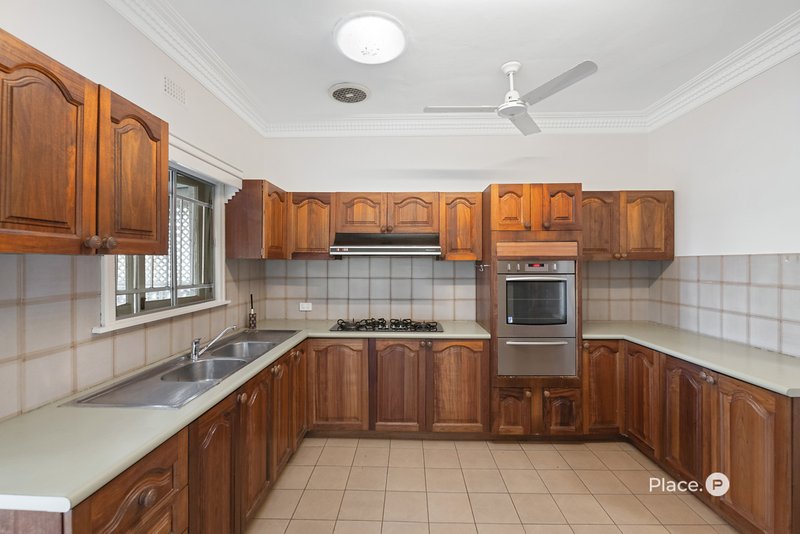 Photo - 10 Highcrest Avenue, Wavell Heights QLD 4012 - Image 7