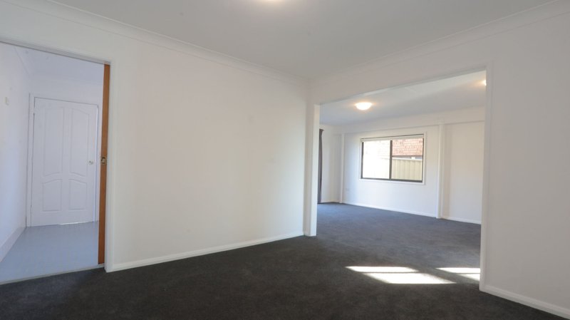 Photo - 10 Hillcrest Avenue, Bateau Bay NSW 2261 - Image 7