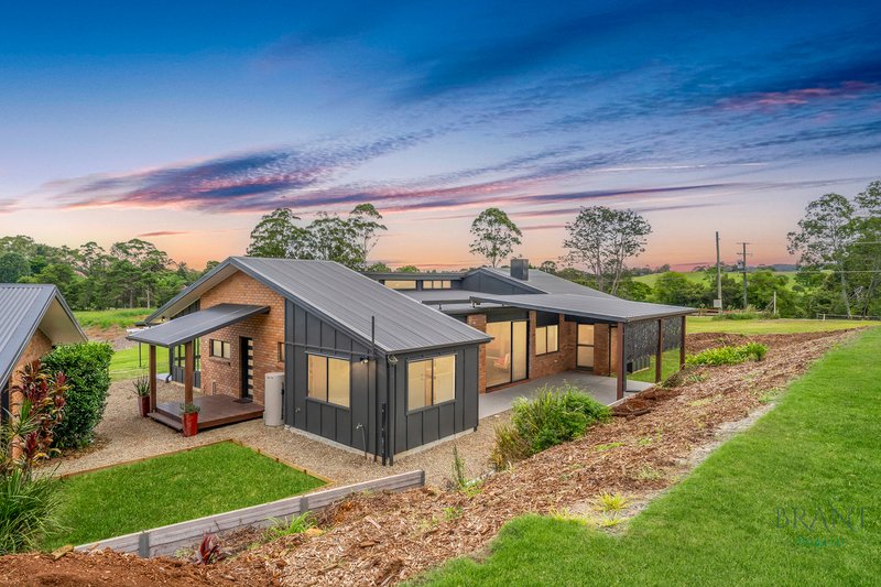 Photo - 10 Hilltop Crescent, Maleny QLD 4552 - Image 2