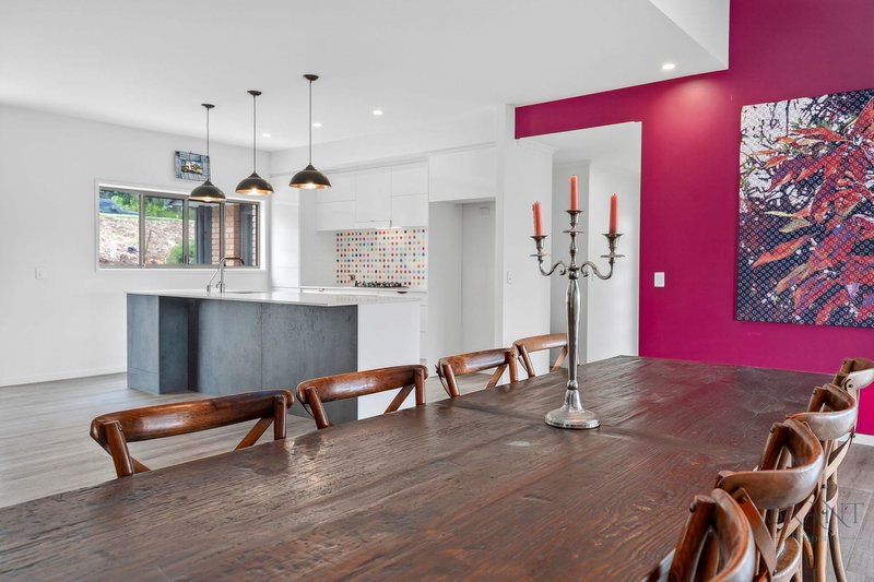 Photo - 10 Hilltop Crescent, Maleny QLD 4552 - Image 4