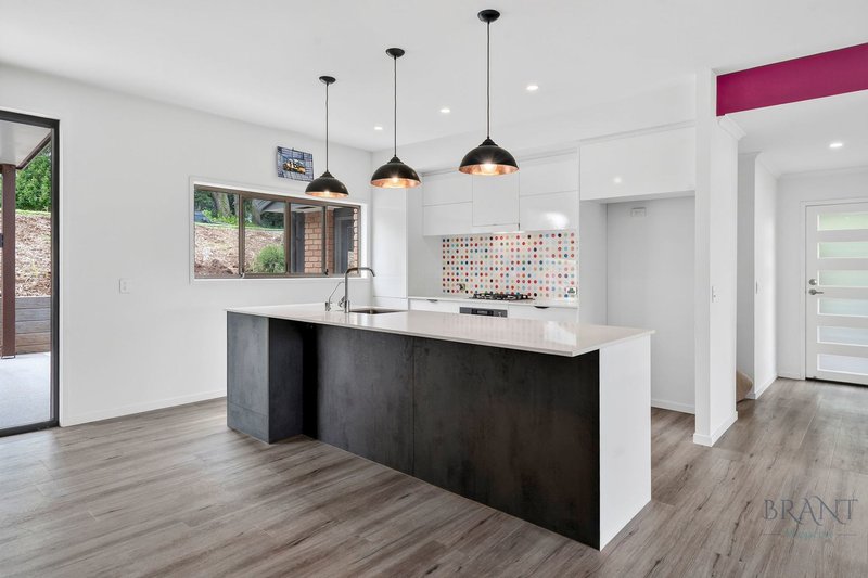 Photo - 10 Hilltop Crescent, Maleny QLD 4552 - Image 5