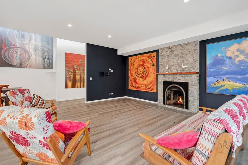 Photo - 10 Hilltop Crescent, Maleny QLD 4552 - Image 6