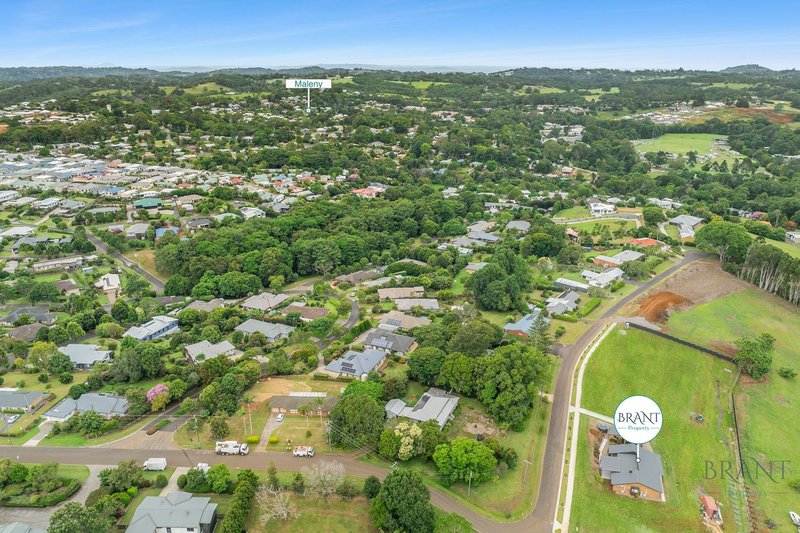 Photo - 10 Hilltop Crescent, Maleny QLD 4552 - Image 19