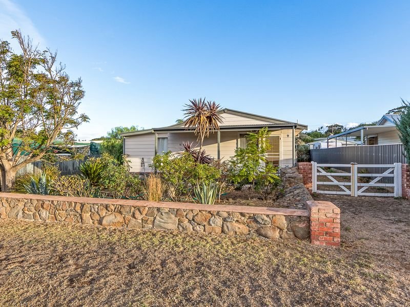 10 Hindmarsh Street, Clayton Bay SA 5256