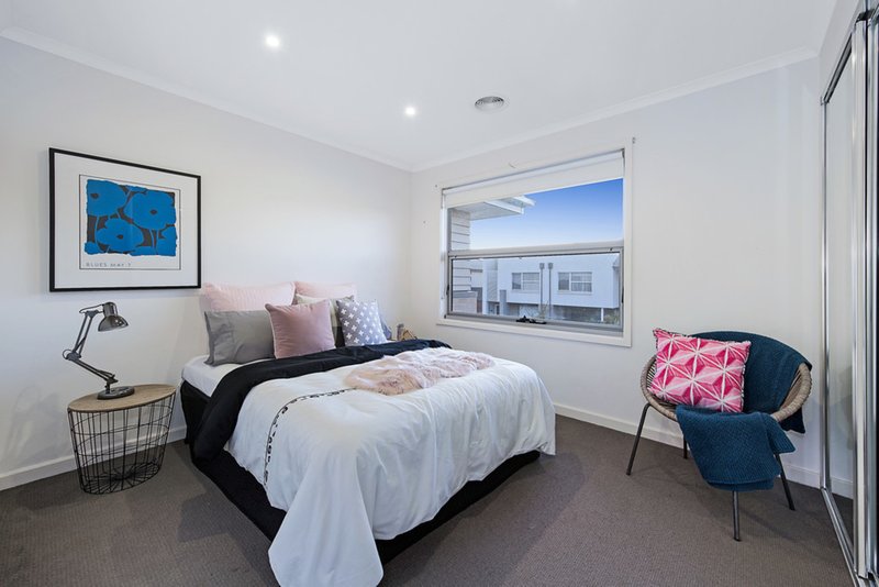 Photo - 10 Hoddle Street, Mulgrave VIC 3170 - Image 9